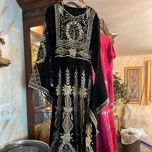 Palestinian Black & Gold Thobe with wide sleeves and belt